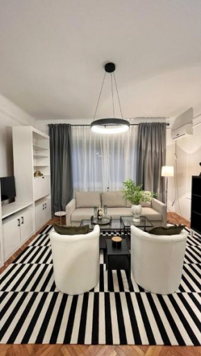 Elegant Black&White Studio